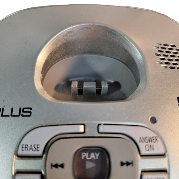 Panasonic 6.0 KX-TG4022 Expandable Digital Cordless Andwering System - Picture 10 of 14